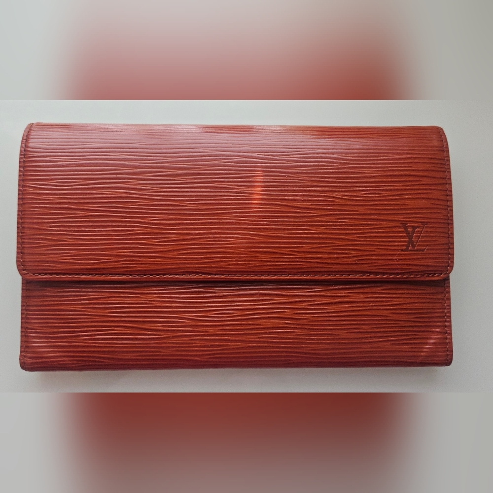 LV Epi long wallet